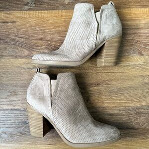 Universal Thread Womens Slip on Ankle Boots